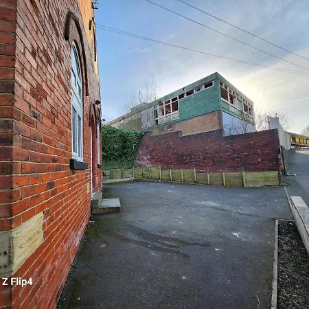 Entire Flat, Bright & Open With Own Entrance *