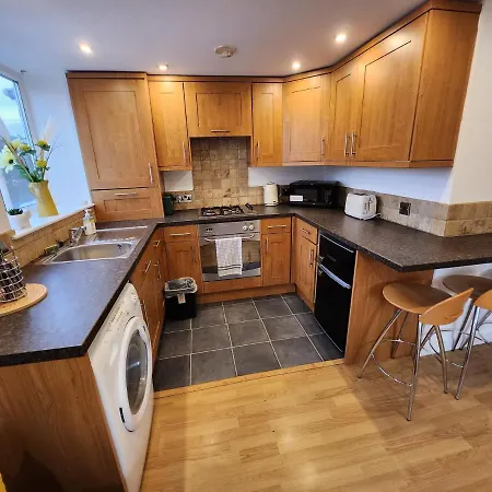 Apartment Entire Flat, Bright & Open With Own Entrance Leeds (West Yorkshire)