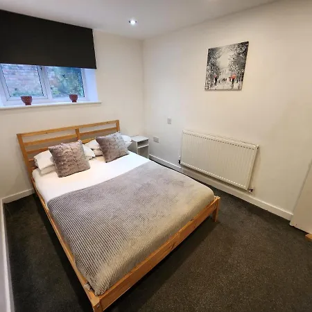 Entire Flat, Bright & Open With Own Entrance